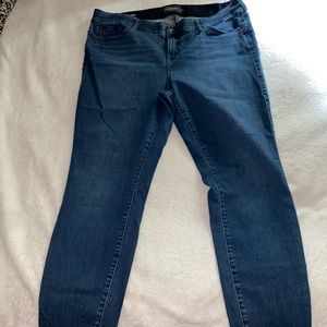 Dark Blue Torrid Bombshell Skinny Jeans! Size: 20